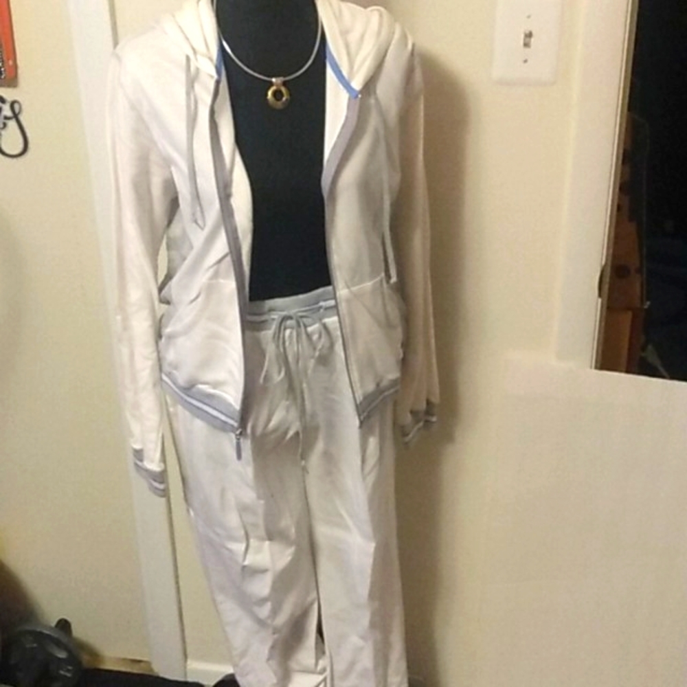 E) Catalina Ladies white & grey sweat suit  Cotton and Polyester medium (8-10)